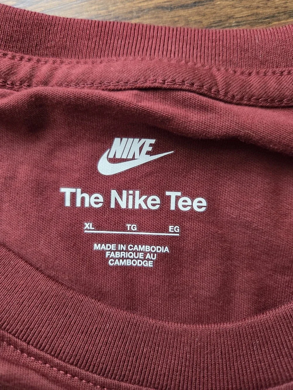 Nike Men's Maroon Graphic Swoosh Tee